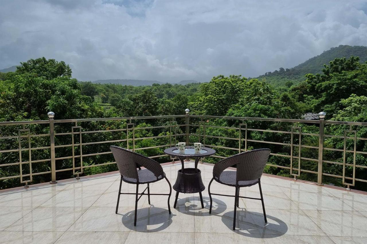 Aqua & Sage By Stayvista - Riverside Villa With Pool & Terrace Karjat Eksteriør bilde