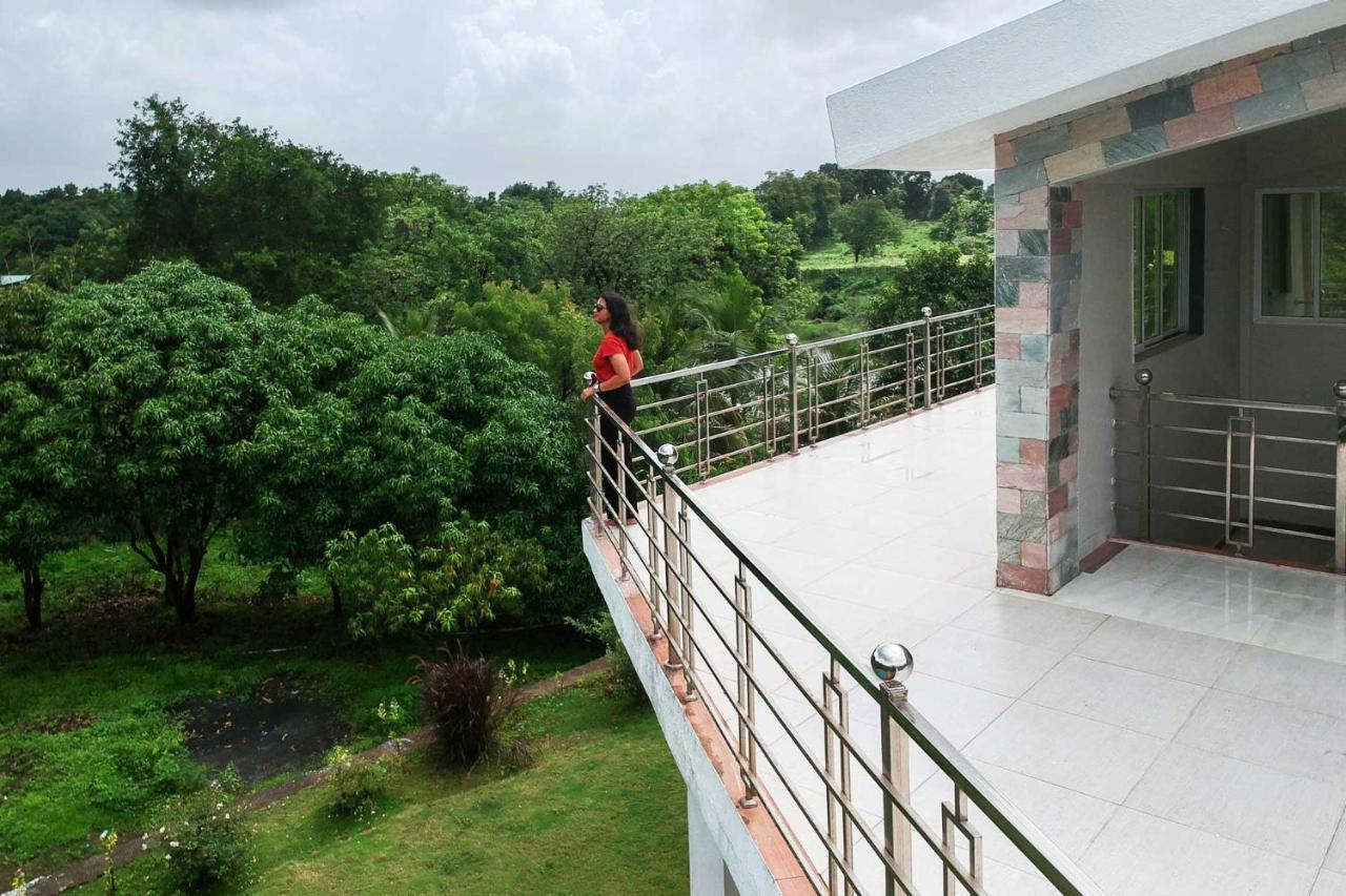 Aqua & Sage By Stayvista - Riverside Villa With Pool & Terrace Karjat Eksteriør bilde