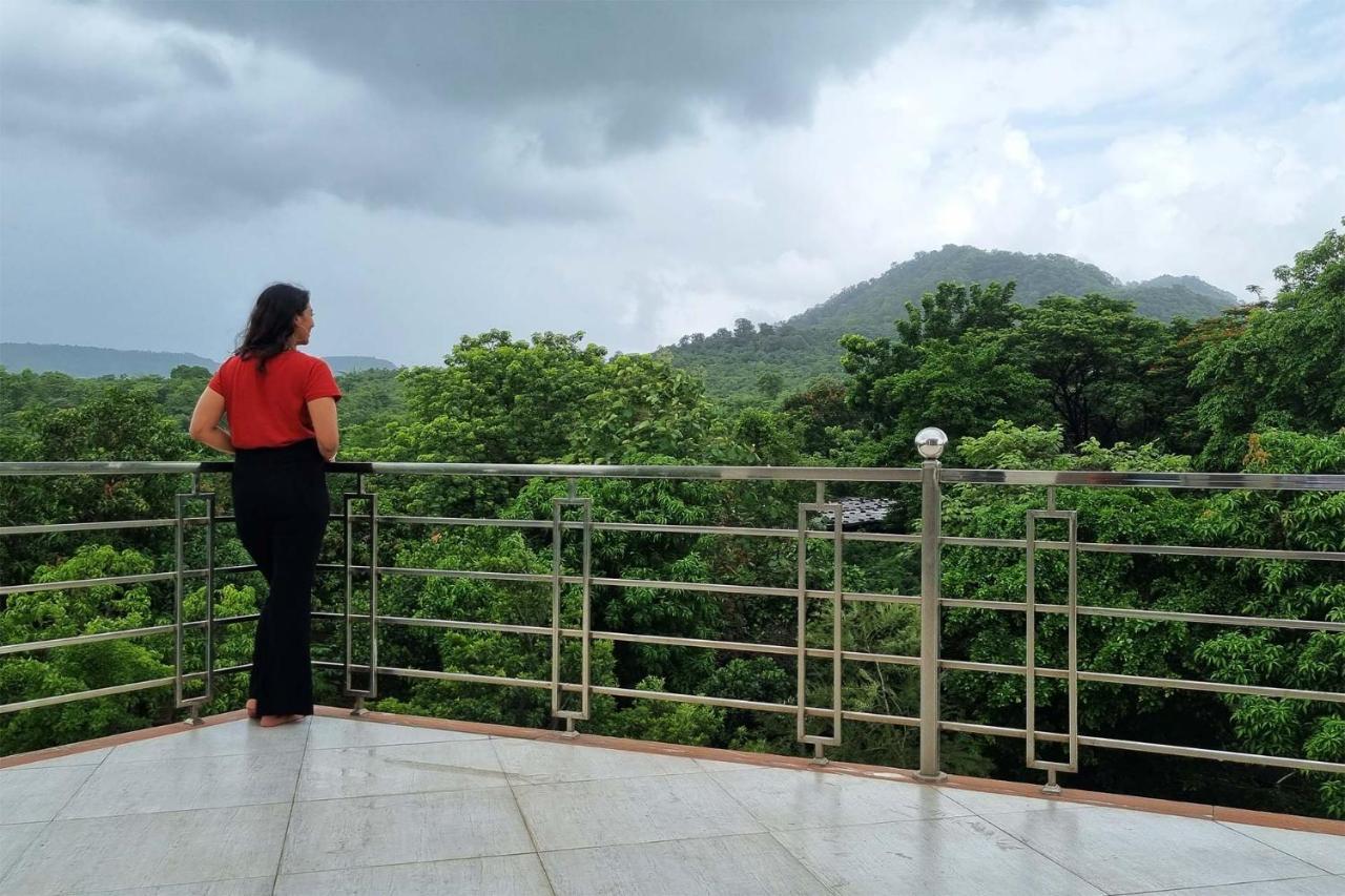 Aqua & Sage By Stayvista - Riverside Villa With Pool & Terrace Karjat Eksteriør bilde